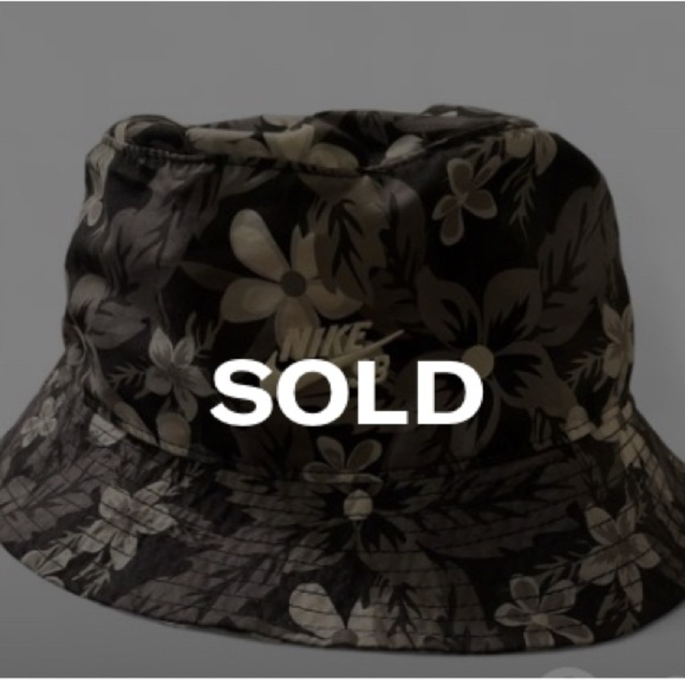 Nike SB Bucket Hat 22-23 inches Black and Gray Hawaiian Floral EUC